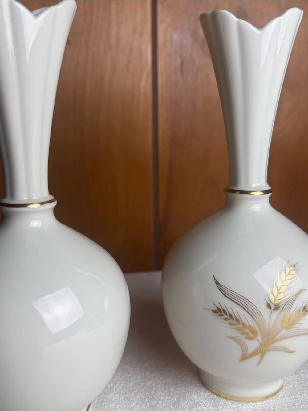 Elegant White Ceramic Vase with Gold Wheat Detail